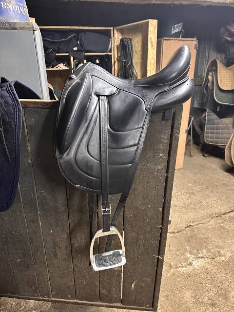 Sella da dressage Devoucoux  17" - 2020
