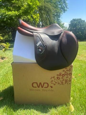 Sella da salto ostacoli CWD  18" - 2020