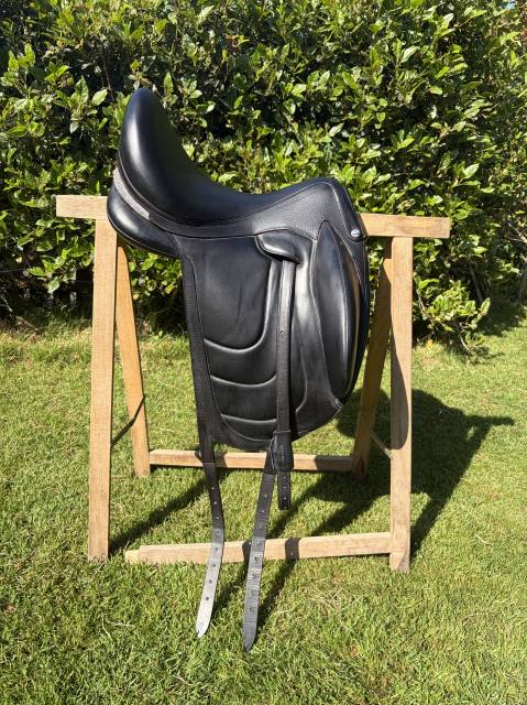 Sella da dressage Devoucoux  17" - 2023