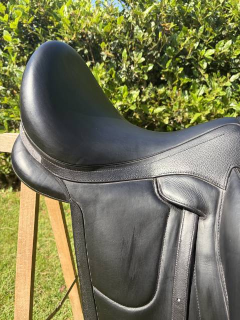 Sella da dressage Devoucoux  17" - 2023