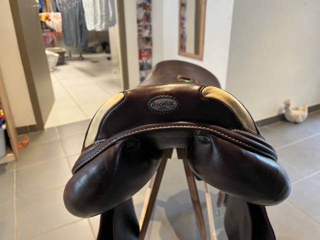 Sella da salto ostacoli Prestige Italia  17" - 2017