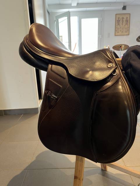 Sella da salto ostacoli Prestige Italia  17" - 2017