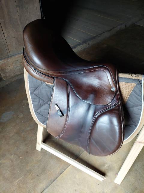 Sella da salto ostacoli Equipe  17.5" - 2019