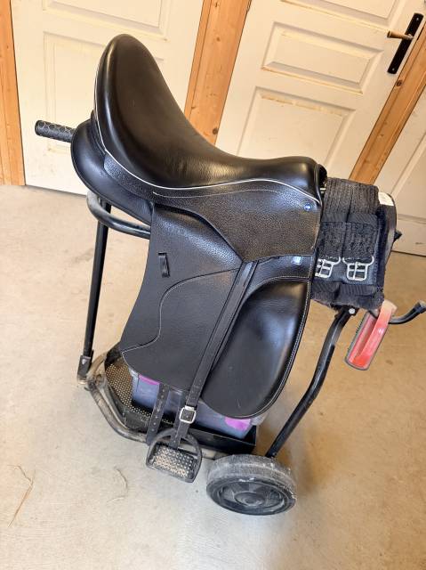 Sella da dressage Stubben  17" - 2023