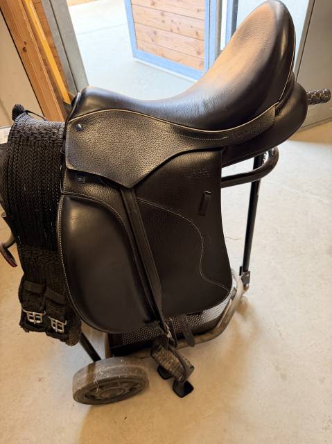 Sella da dressage Stubben  17" - 2023