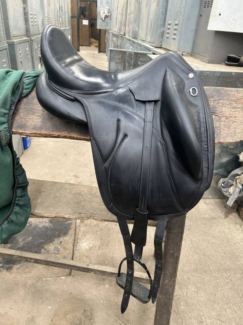 Sella da dressage Devoucoux  17.5" - 2019