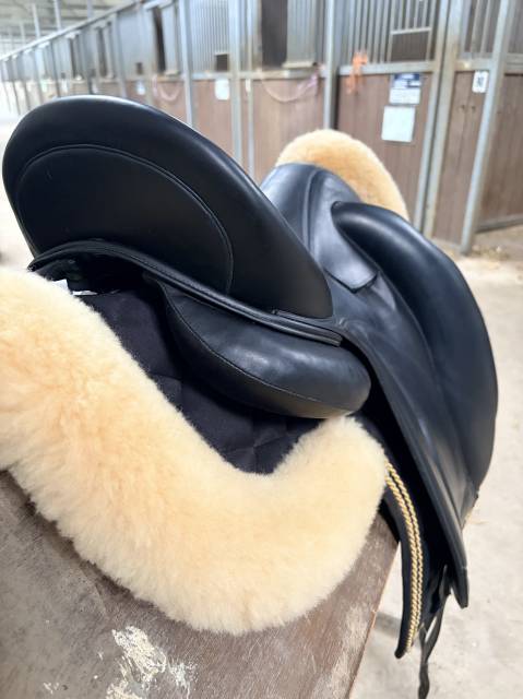 Sella da dressage Devoucoux  17" - 2017