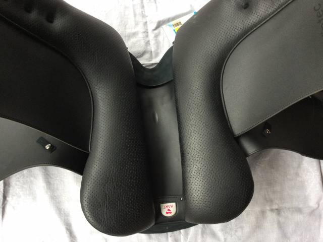 Sella da dressage Wintec ISABELL ICON CAIR HART 16.5" - 2024