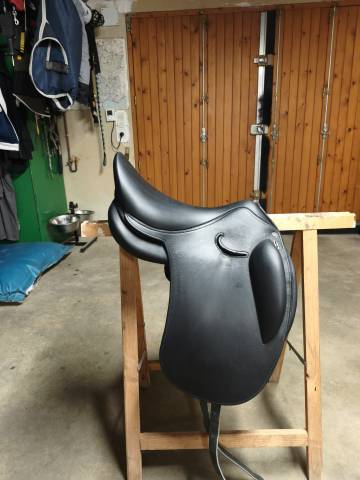 Sella da dressage  Manta  17" - 2022
