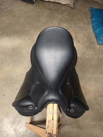 Sella da dressage  Manta  17" - 2022