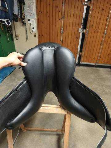 Sella da dressage  Manta  17" - 2022