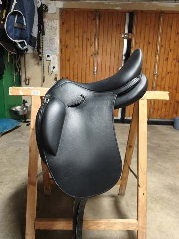Sella da dressage  Manta  17" - 2022
