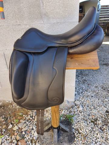 Sella da dressage  Sellerie c&ocirc;te basque  17.5" - 2014