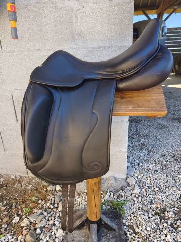 Sella da dressage  Sellerie c&ocirc;te basque  17.5" - 2014