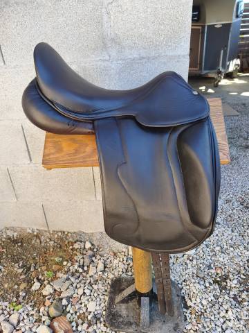 Sella da dressage  Sellerie c&ocirc;te basque  17.5" - 2014