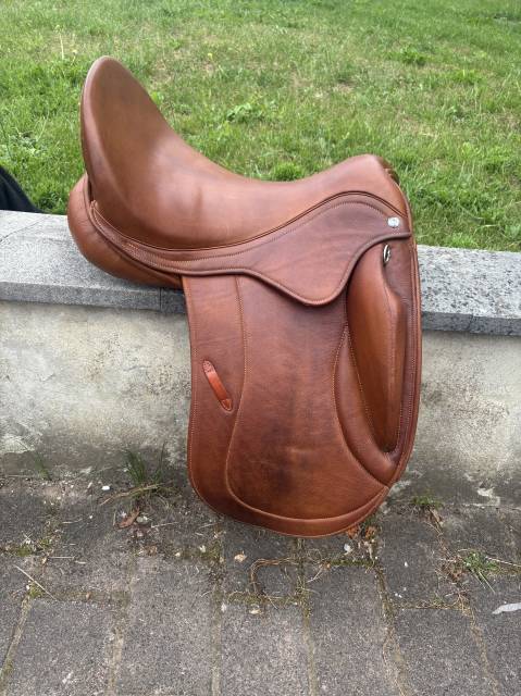 Sella da dressage Gomes  18" - 2026