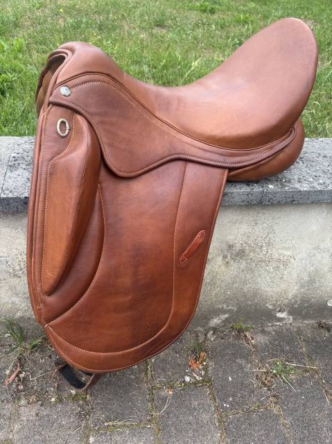 Sella da dressage Gomes  18" - 2026