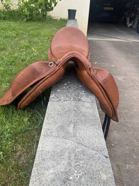 Sella da dressage Gomes  18" - 2026