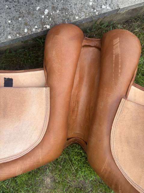 Sella da dressage Gomes  18" - 2026
