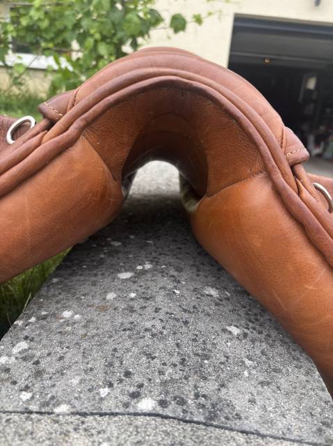 Sella da dressage Gomes  18" - 2026