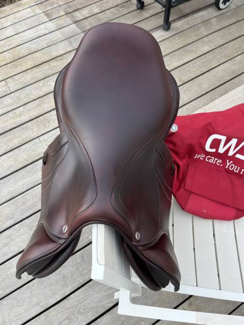 Sella da salto ostacoli CWD  17.5" - 2023