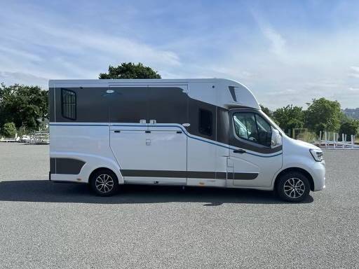 Van per Cavalli Theault THEAULT STALLE  renault master 2022 Occasione