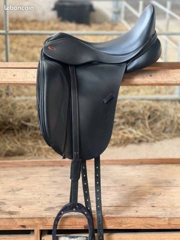 Sella da dressage KENT & MASTERS  17" - 2025