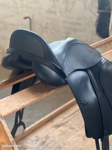 Sella da dressage KENT & MASTERS  17" - 2025