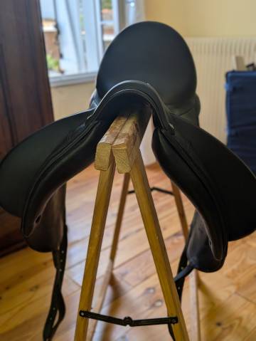 Sella da dressage Devoucoux  18" - 2023