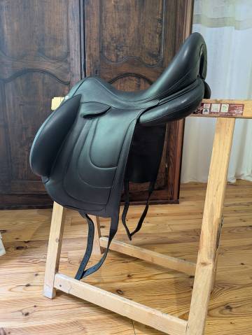 Sella da dressage Devoucoux  18" - 2023