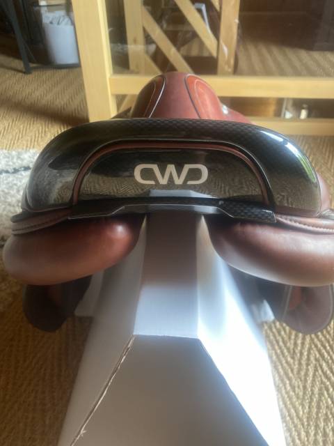 Sella da salto ostacoli CWD SE40 16.5" - 2023