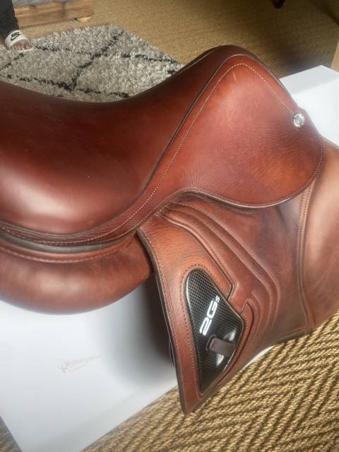 Sella da salto ostacoli CWD SE40 16.5" - 2023