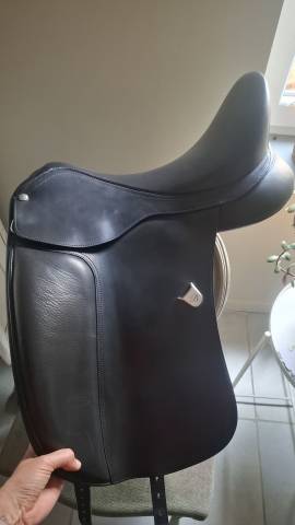 Sella da dressage Bates  18" - 2022