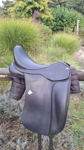 Sella da dressage Bates  18" - 2022