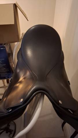 Sella da dressage Bates  18" - 2022