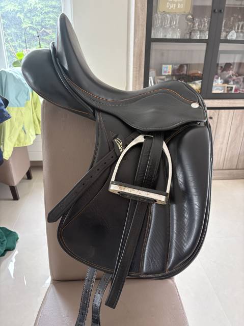 Sella da dressage Zaldi  17" - 2012