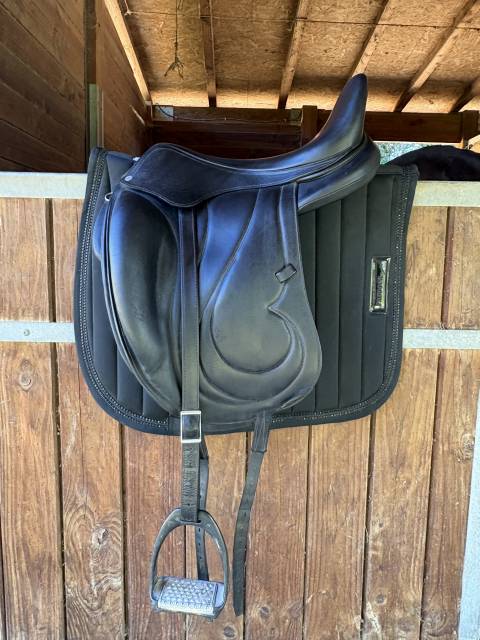 Sella da dressage Antar&egrave;s  18" - 2016