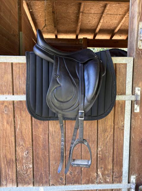 Sella da dressage Antar&egrave;s  18" - 2016