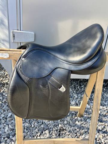 Sella da salto ostacoli Bates  17.5" - 2020