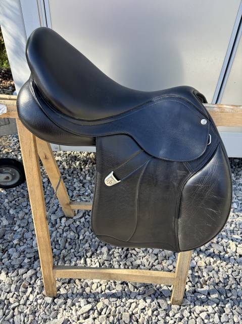 Sella da salto ostacoli Bates  17.5" - 2020