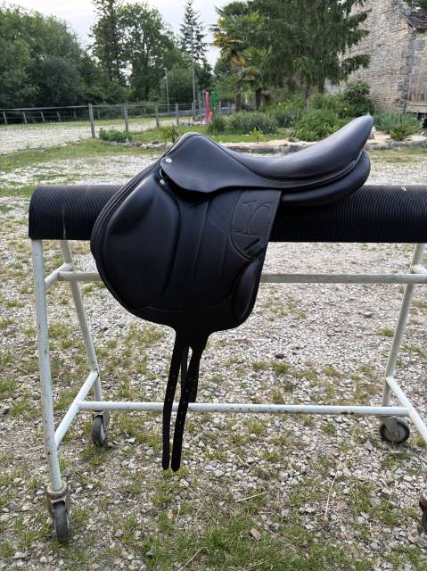 Sella da salto ostacoli Rebelle  18" - 2023