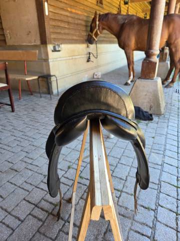 Sella da dressage Jean d Autigny  16.5" - 2010