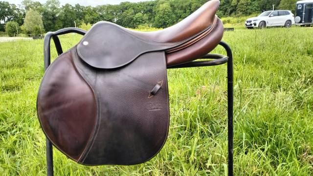 Sella da salto ostacoli CWD  17.5" - 2015