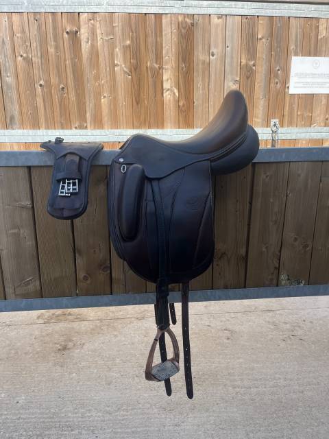 Sella da dressage Forestier  17.5" - 2022