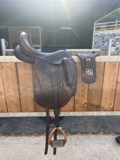 Sella da dressage Forestier  17.5" - 2022
