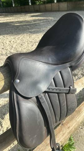 Sella da salto ostacoli Forestier  17" - 2025