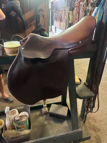Sella da salto ostacoli   17" - 2010