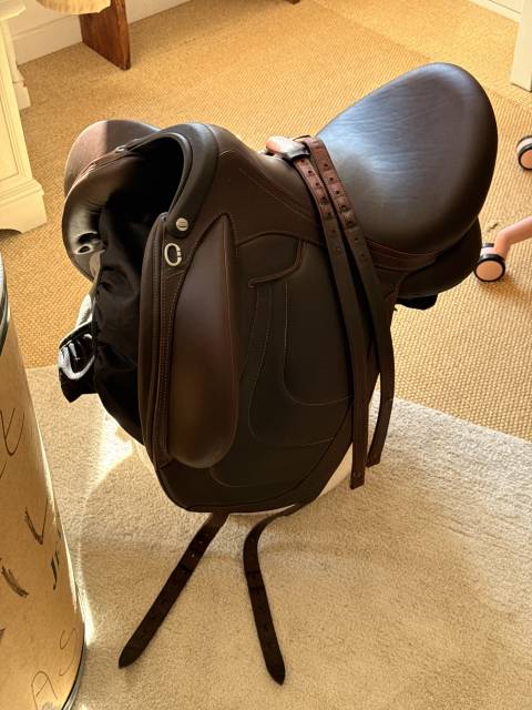 Sella da dressage Devoucoux  17" - 2022