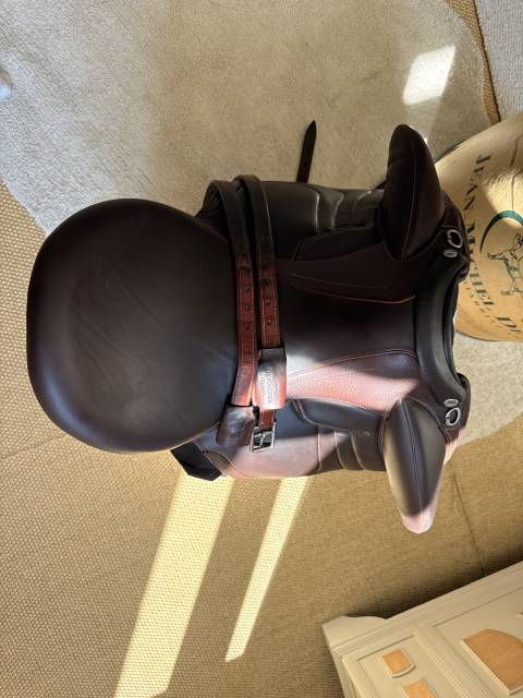 Sella da dressage Devoucoux  17" - 2022