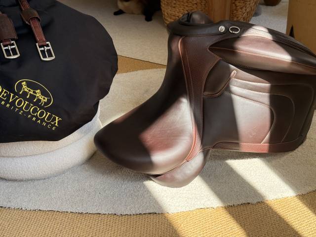 Sella da dressage Devoucoux  17" - 2022